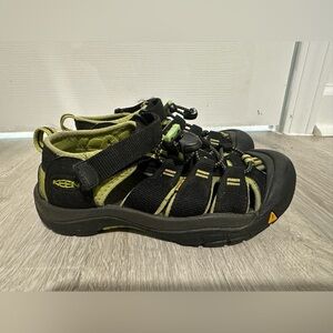 SO10 Keen Newport H2 Green Hiking Water Sandals Big Kids Size US 1